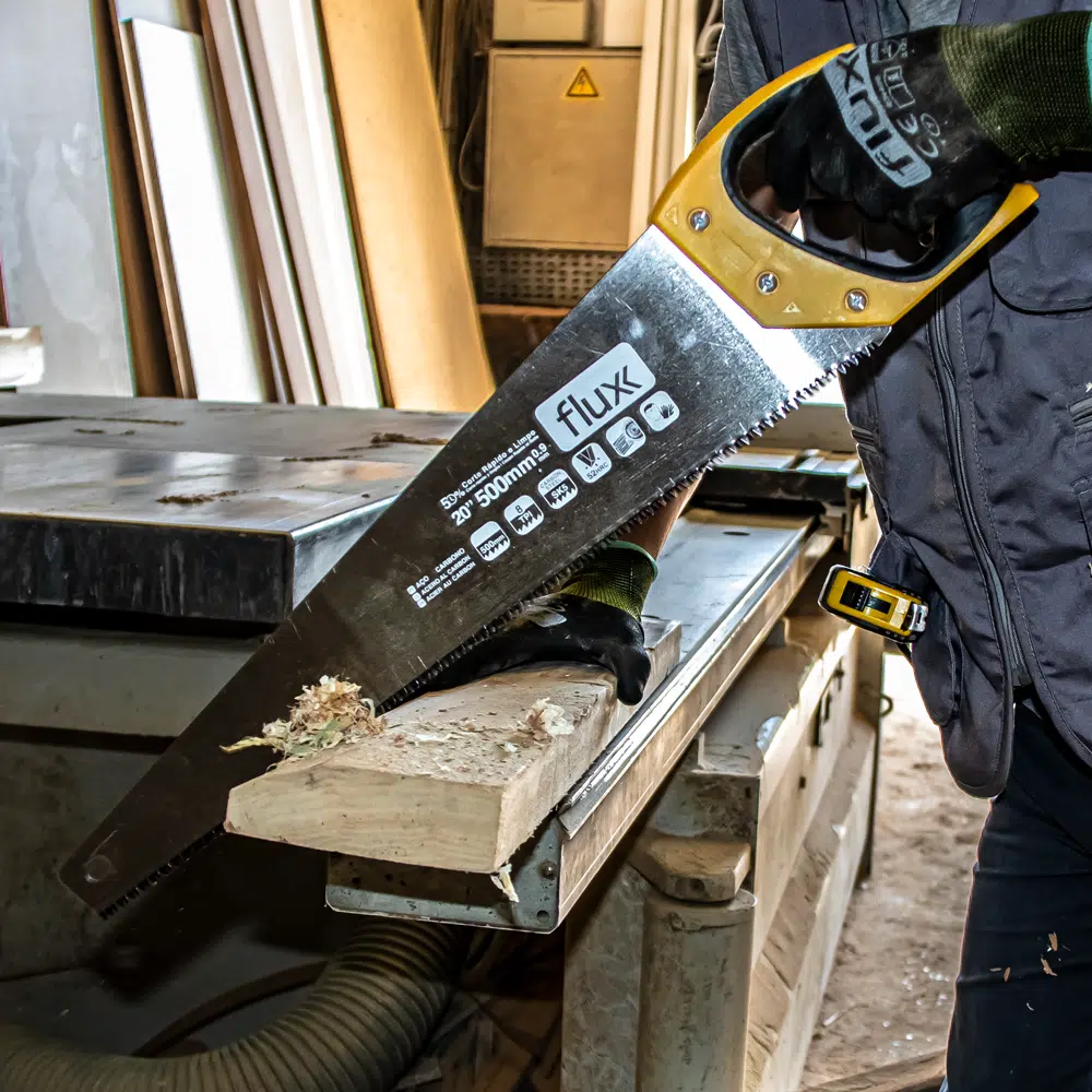 Serrote Carpinteiro Folha Larga Cabo Bimatéria 500mm Flux